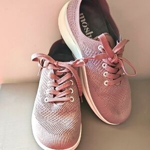 MOSHN LEAP ROSE BLUSH WASHABLE KNIT LACE UP SNEAKERS sz 7.5
